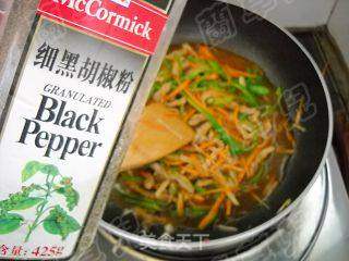 青椒酱肉丝鸡蛋面的做法步骤:8
