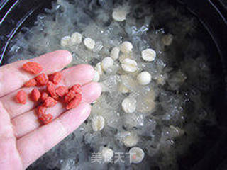 养颜美容—冰糖银耳莲子羹的做法步骤:7