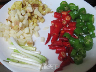 南昌传统风味红烧带鱼的做法步骤:2