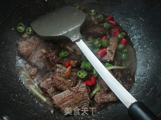 南昌传统风味红烧带鱼的做法步骤:14