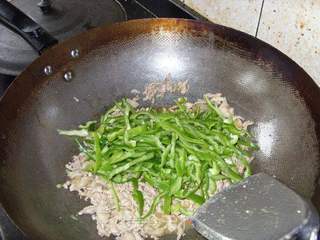 家常菜---青椒肉丝的做法步骤:9