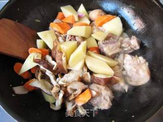 味道劲爆—韩国辣煮鸡的做法步骤:5