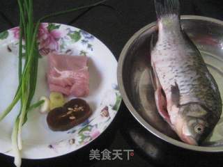 包瓜肉糜嵌鲫鱼的做法步骤：1
