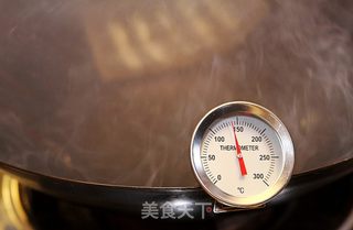 港式脆皮德国咸猪手的做法步骤:2