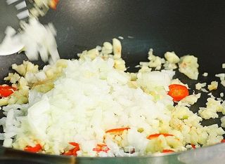 港式脆皮德国咸猪手的做法步骤:5