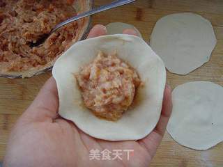 蟹黄小笼包的做法步骤:9