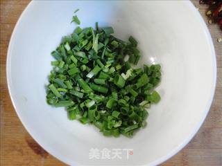 秋天素补——葱香小芋头的做法步骤：2