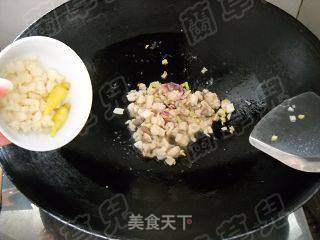 酸菜酱鱼丁面的做法步骤:7