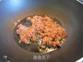 果仁鸡肉蓉炒秋葵的做法步骤：3