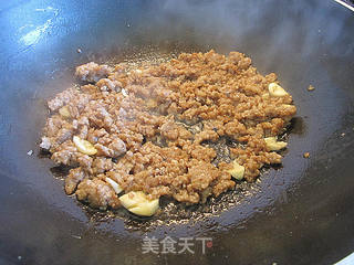 果仁鸡肉蓉炒秋葵的做法步骤：4