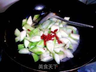 枸杞炒丝瓜的做法步骤：7