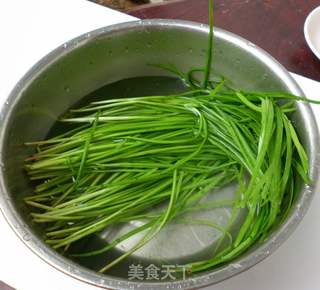韭菜鸡蛋煎饼的做法步骤：2