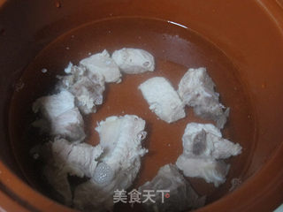 原汁原味的萝卜排骨汤的做法步骤:3