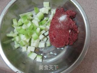 宝宝辅食——丝瓜牛肉粥的做法步骤：2