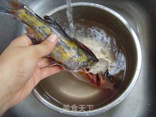 嘎鱼炖豆腐的做法步骤：1