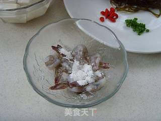 孕产食谱:海带虾仁烩豆腐的做法步骤:4