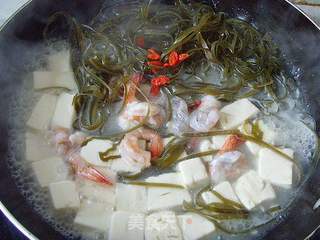 孕产食谱:海带虾仁烩豆腐的做法步骤:7