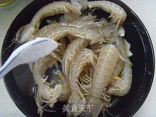 椒盐富贵虾的做法步骤:2