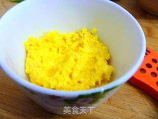 【简单制作的花样饼大全】香甜玉米卷饼的做法步骤：3