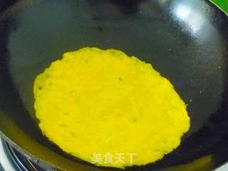 【简单制作的花样饼大全】香甜玉米卷饼的做法步骤：6