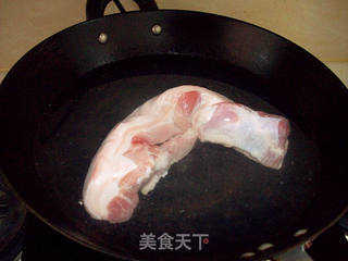 不用火也能做的私房笋干红烧肉的做法步骤:2