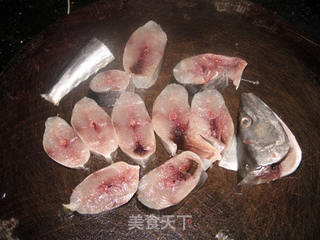 红焖马鲛鱼的做法步骤:2