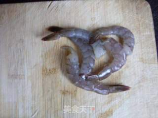 茄味口蘑虾球的做法步骤:2