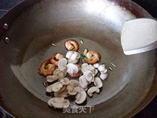 茄味口蘑虾球的做法步骤:11