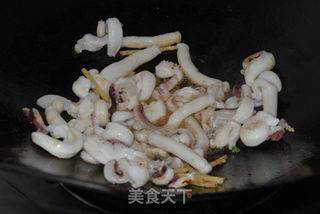 潮汕咸菜炒墨斗须的做法步骤:6