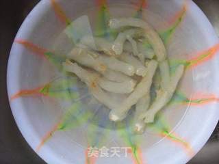 美容菜-----口蘑腐竹炒蹄筋的做法步骤:5