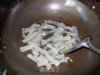 美容菜-----口蘑腐竹炒蹄筋的做法步骤:8