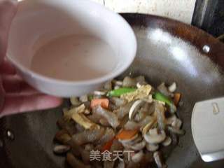 美容菜-----口蘑腐竹炒蹄筋的做法步骤:12