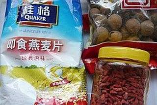 桂圆燕麦粥的做法步骤：1