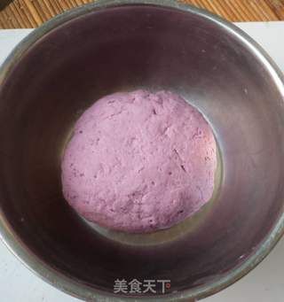 紫薯肉松麻花卷的做法步骤：2