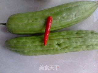腌菜炒苦瓜的做法步骤：2