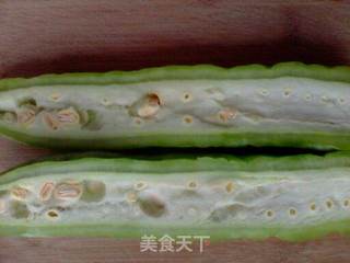 腌菜炒苦瓜的做法步骤：3
