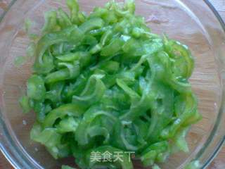 腌菜炒苦瓜的做法步骤:7