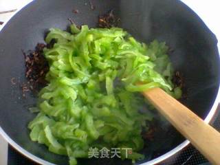 腌菜炒苦瓜的做法步骤：10