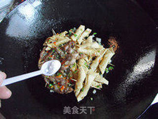 下酒下饭—葱香牙签肉的做法步骤:11