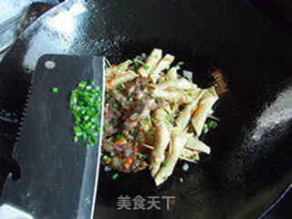 下酒下饭—葱香牙签肉的做法步骤:12