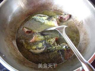 益智补钙----金针菇昂公鱼奶汤的做法步骤:8
