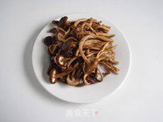 秋冬养生—茶菇番鸭煲的做法步骤:5