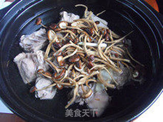 秋冬养生—茶菇番鸭煲的做法步骤:6