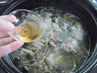 秋冬养生—茶菇番鸭煲的做法步骤:8