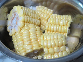 莲藕玉米排骨汤的做法步骤:4