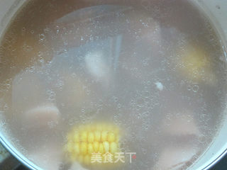 莲藕玉米排骨汤的做法步骤:6