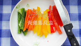 蜜汁培根彩蔬卷的做法步骤:2