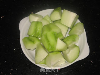 合掌瓜煲猪骨汤的做法步骤:3