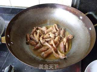 球葱炒鸡爪的做法步骤:6