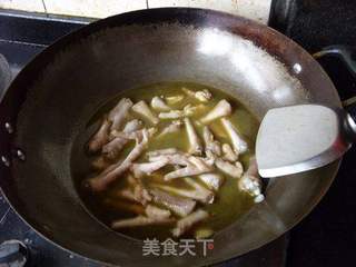 球葱炒鸡爪的做法步骤:7